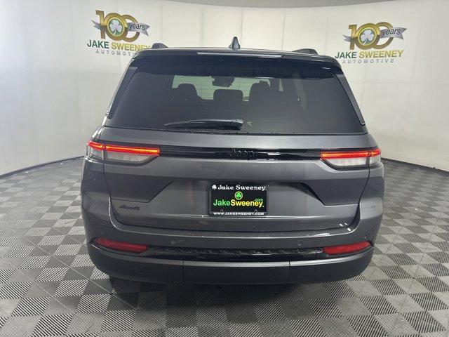 Photo of 2025 Metallic Jeep Grand Cherokee