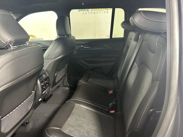 Photo of 2025 Metallic Jeep Grand Cherokee