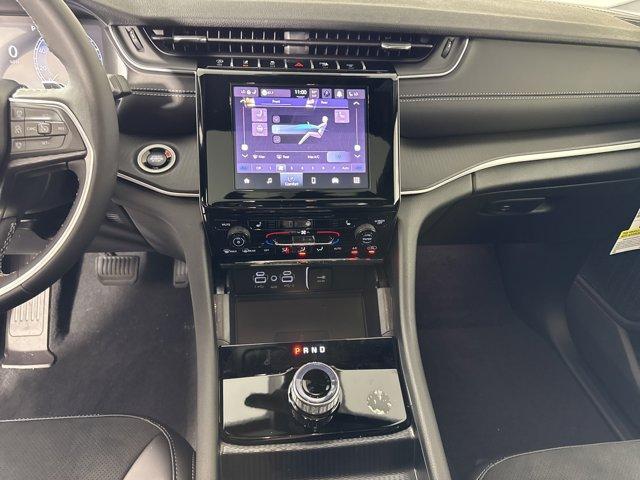 Photo of 2025 Diamond Black Jeep Grand Cherokee L