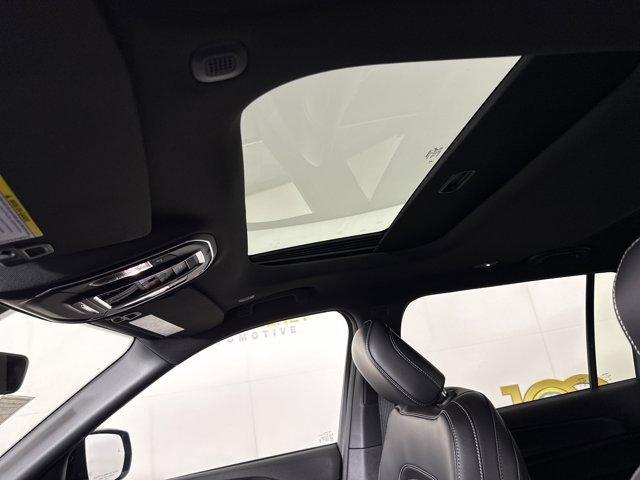 Photo of 2025 Diamond Black Jeep Grand Cherokee L