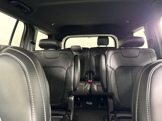 Photo of 2025 Diamond Black Jeep Grand Cherokee L
