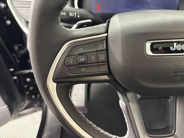 Photo of 2025 Diamond Black Jeep Grand Cherokee L