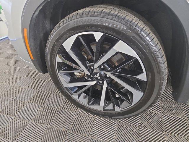 Photo of 2023 Alloy Silver Metallic Mitsubishi Outlander