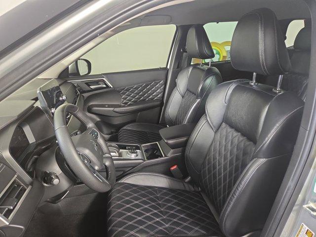 Photo of 2023 Alloy Silver Metallic Mitsubishi Outlander