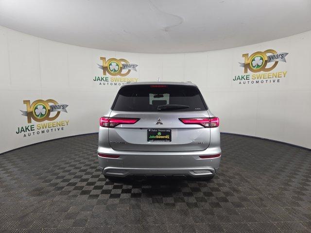 Photo of 2023 Alloy Silver Metallic Mitsubishi Outlander