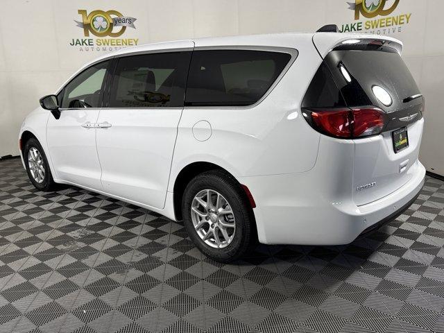 Photo of 2026 Bright White Clearcoat Chrysler Voyager