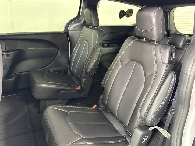 Photo of 2026 Bright White Clearcoat Chrysler Voyager