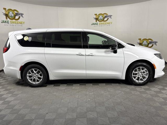 Photo of 2026 Bright White Clearcoat Chrysler Voyager