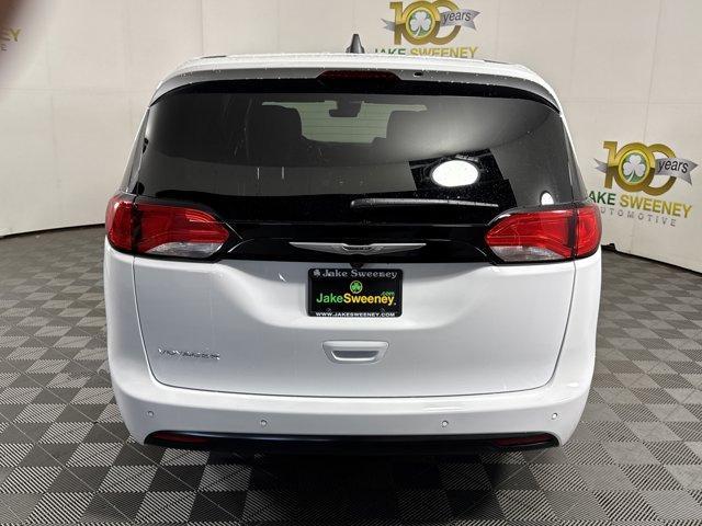 Photo of 2026 Bright White Clearcoat Chrysler Voyager