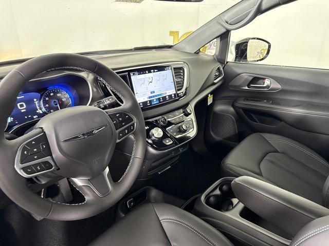 Photo of 2026 Bright White Clearcoat Chrysler Voyager