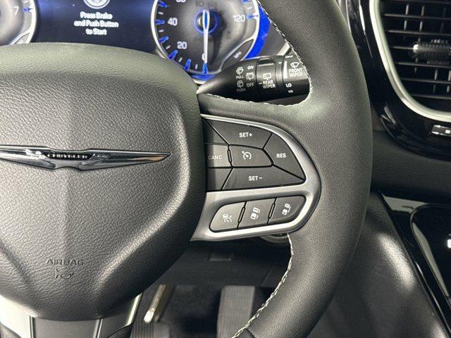 Photo of 2026 Bright White Clearcoat Chrysler Voyager