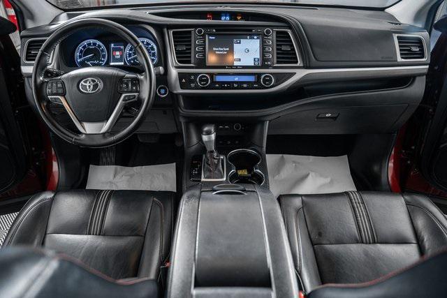 Photo of 2019 Salsa Red Pearl Toyota Highlander