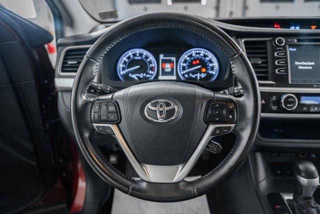 Photo of 2019 Salsa Red Pearl Toyota Highlander