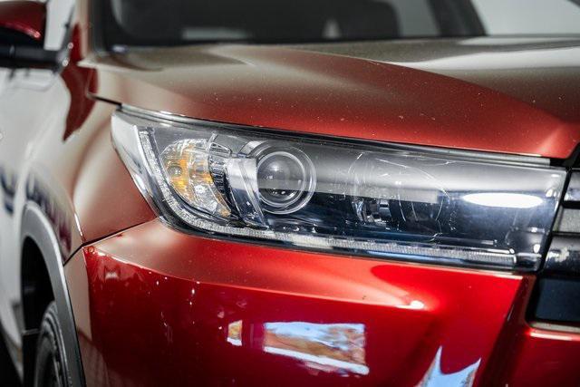 Photo of 2019 Salsa Red Pearl Toyota Highlander
