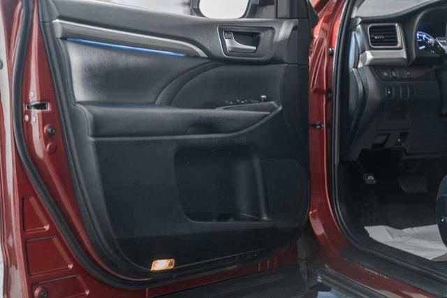 Photo of 2019 Salsa Red Pearl Toyota Highlander