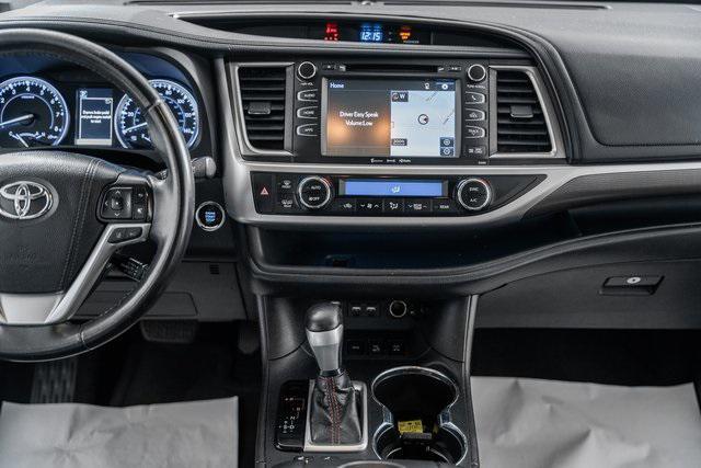 Photo of 2019 Salsa Red Pearl Toyota Highlander
