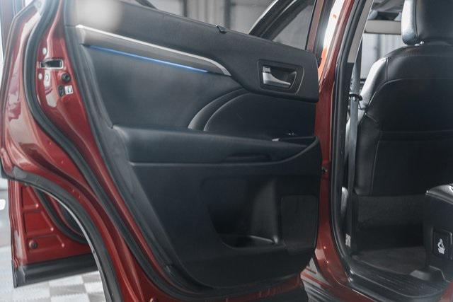 Photo of 2019 Salsa Red Pearl Toyota Highlander