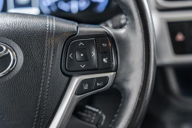 Photo of 2019 Salsa Red Pearl Toyota Highlander