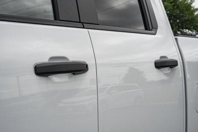 Photo of 2025 Summit White Chevrolet Silverado 3500
