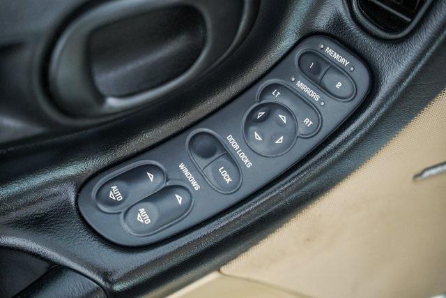 Photo of 1999 Arctic White Chevrolet Corvette