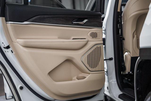 Photo of 2022 Bright White Clearcoat Jeep Grand Cherokee L
