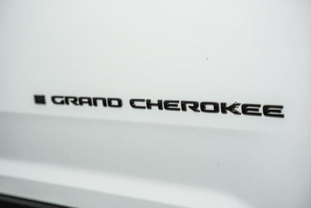 Photo of 2022 Bright White Clearcoat Jeep Grand Cherokee L