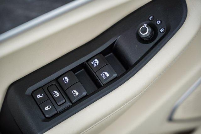 Photo of 2022 Bright White Clearcoat Jeep Grand Cherokee L