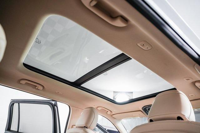 Photo of 2022 Bright White Clearcoat Jeep Grand Cherokee L