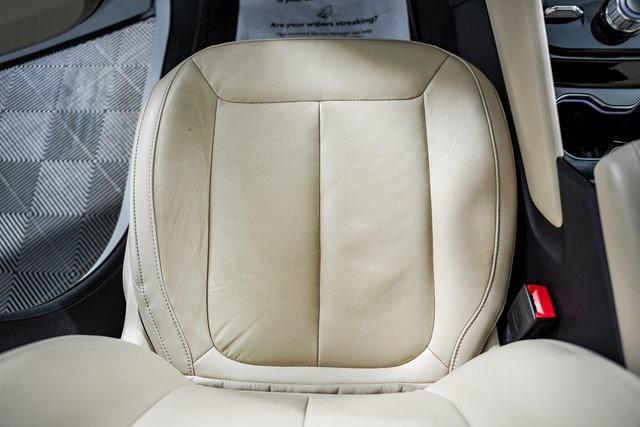 Photo of 2022 Bright White Clearcoat Jeep Grand Cherokee L