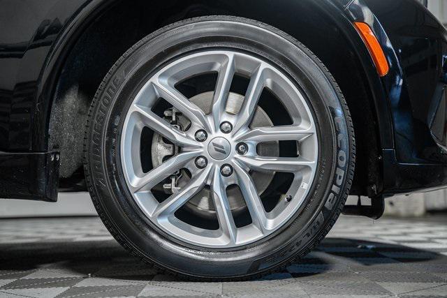 Photo of 2024 DB Black Crystal Clearcoat Dodge Durango