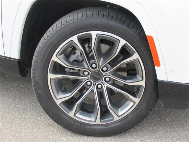 Photo of 2025 Bright White Clearcoat Jeep Grand Wagoneer
