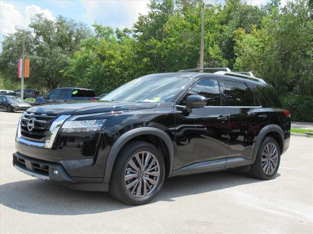 Photo of 2023 Super Black Nissan Pathfinder