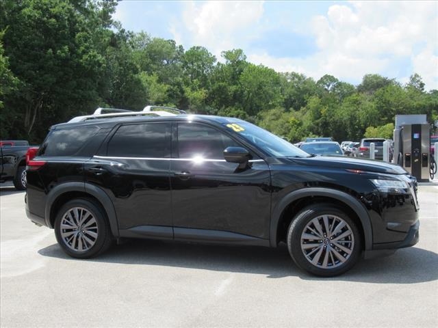 Photo of 2023 Super Black Nissan Pathfinder