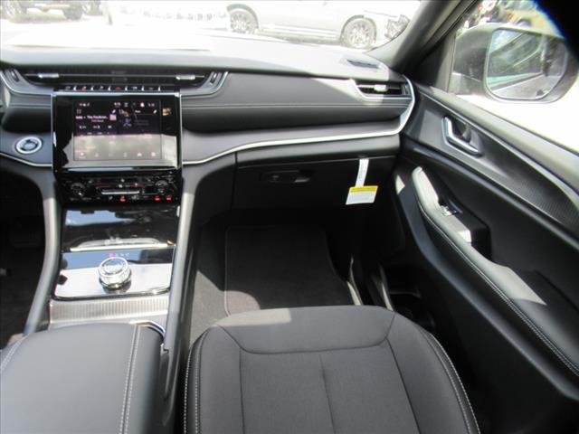 Photo of 2025 Baltic Gray Metallic Clearcoat Jeep Grand Cherokee L