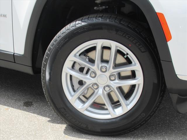 Photo of 2025 Bright White Clearcoat Jeep Grand Cherokee L