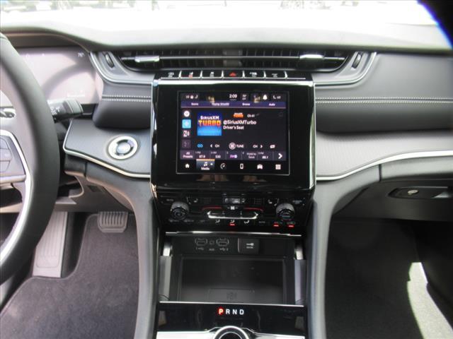 Photo of 2025 Bright White Clearcoat Jeep Grand Cherokee L