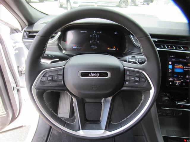 Photo of 2025 Bright White Clearcoat Jeep Grand Cherokee L