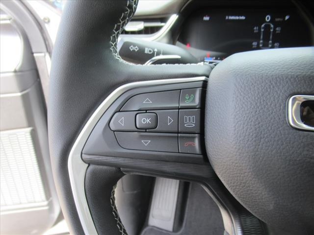 Photo of 2025 Bright White Clearcoat Jeep Grand Cherokee L