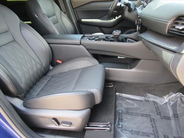 Photo of 2023 Caspian Blue Metallic/Super Black Nissan Rogue