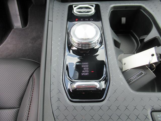 Photo of 2025 Silver Zynith Clearcoat Jeep Wagoneer S