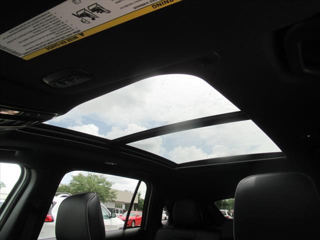 Photo of 2025 Silver Zynith Clearcoat Jeep Wagoneer S