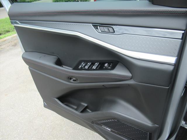 Photo of 2025 Silver Zynith Clearcoat Jeep Wagoneer S