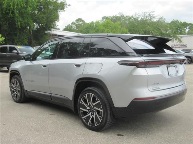 Photo of 2025 Silver Zynith Clearcoat Jeep Wagoneer S
