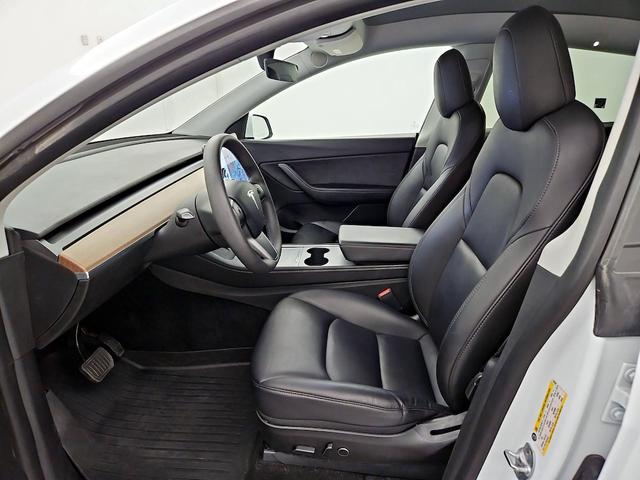 Photo of 2022 White Tesla Model Y