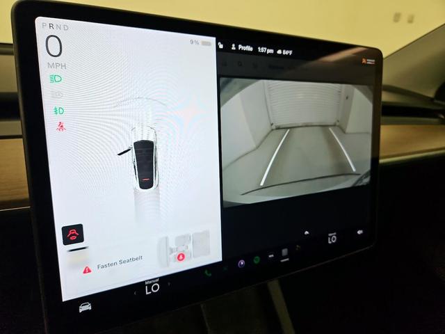Photo of 2022 White Tesla Model Y