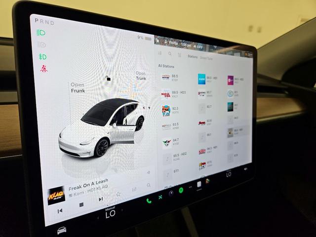 Photo of 2022 White Tesla Model Y
