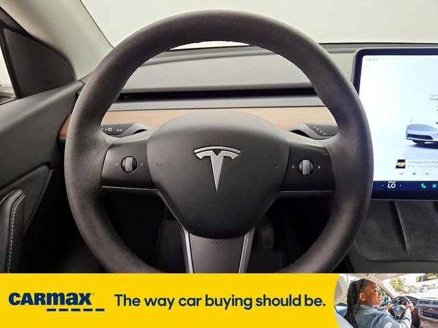 Photo of 2022 White Tesla Model Y