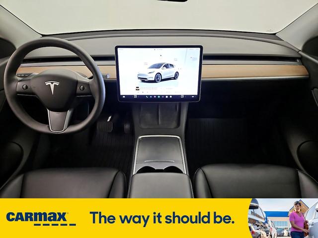 Photo of 2022 White Tesla Model Y