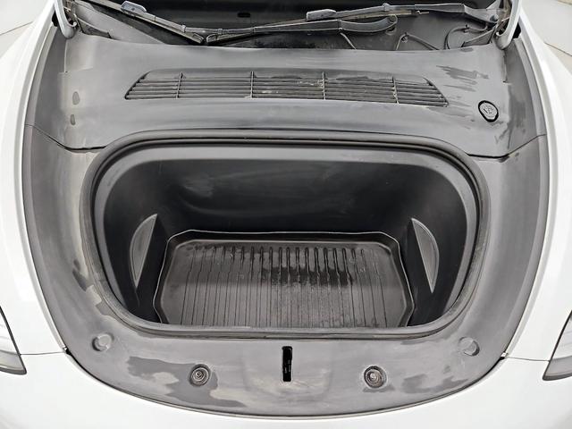 Photo of 2022 White Tesla Model Y