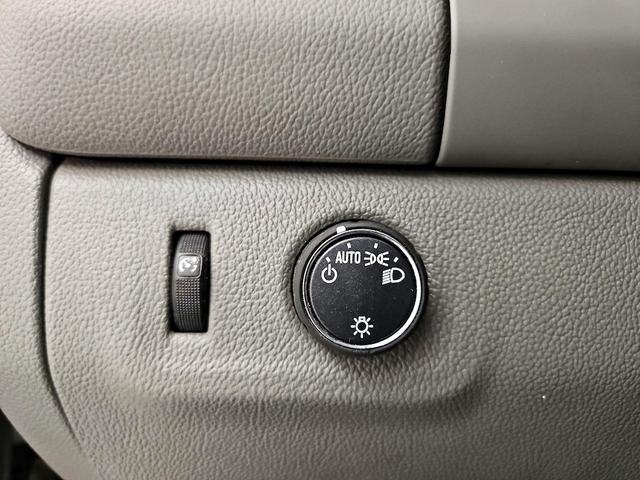 Photo of 2018 White GMC Canyon
